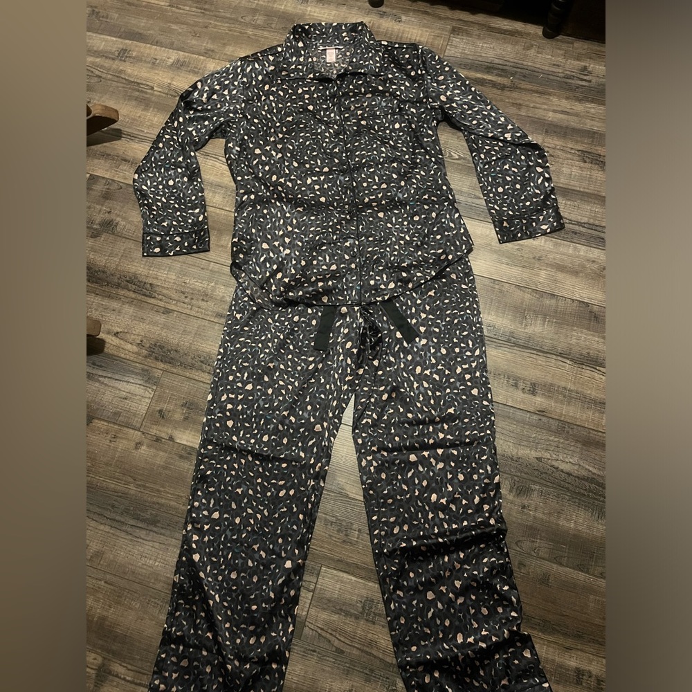 Victoria’s Secret Satin Pajamas, Med